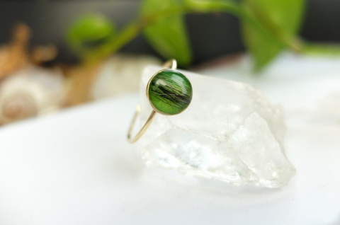 Złoty pierścionek z sierścią