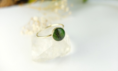 Złoty pierścionek z sierścią