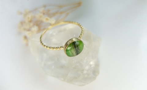 Złoty pierścionek z sierścią