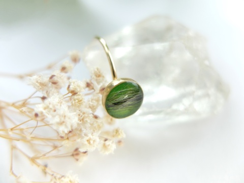 Złoty pierścionek z sierścią